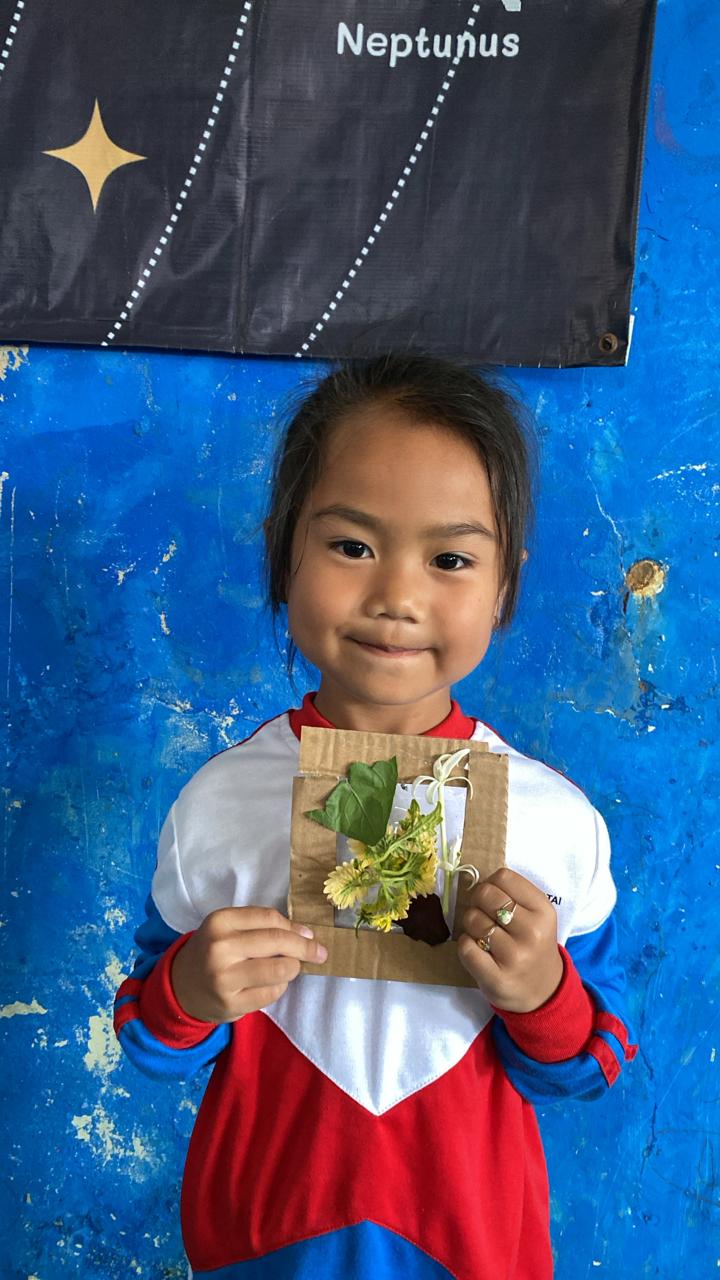 bingkai  bunga anindya